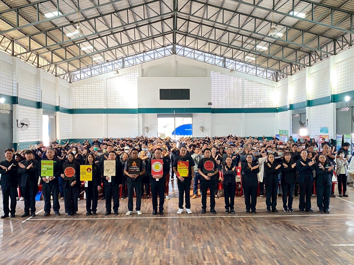 title - ส.ป.ก. มอบเอกสารสิทธิให้เข้าทำประโยชน์ในเขตปฏิรูปที่ดิน 420 ราย ประจำปีงบประมาณ พ.ศ. 2569 ในโครงการพัฒนาองค์ความรู้เกี่ยวกับสิทธิและหน้าที่เกษตรกรผู้ได้รับการจัดที่ดินในเขตปฏิรูปที่ดินก่อนรับมอบเอกสารสิทธิให้ใช้ทำประโยชน์ในเขตปฏิรูปที่ดิน ณ โรงเรียนแม่ตืนวิทยา ตำบลแม่ตืน อำเภอลี้ จังหวัดลำพูน